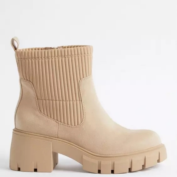 Torrid Chelsea Faux Leather Bootie Size 9 - Picture 3 of 9